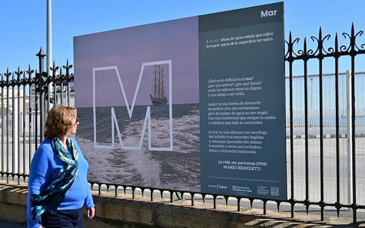 Exposición en la verja del muelle / FOTO: Eulogio García