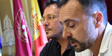 El concejal de Hacienda junto al alcalde en una pasada comparecencia / FOTO: Eulogio García