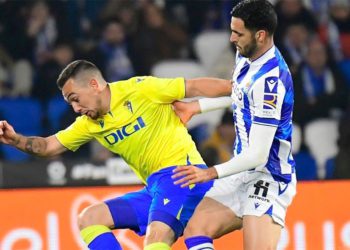 Peleando una pelota / FOTO: Cádiz CF