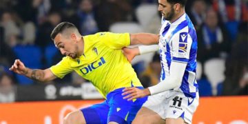 Peleando una pelota / FOTO: Cádiz CF