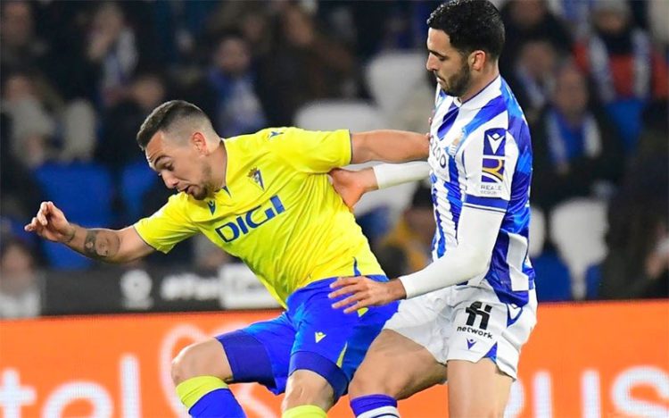 Peleando una pelota / FOTO: Cádiz CF