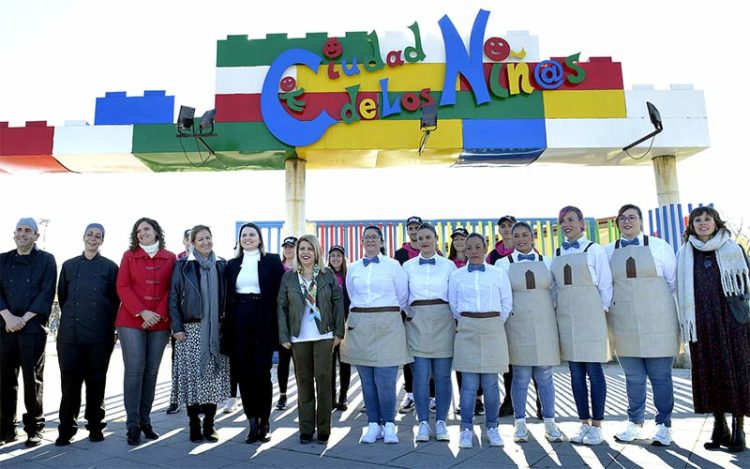 Pese al cambio de denominación, el rótulo sigue indicando La Ciudad de los Niños / FOTO: Ayto.