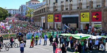 Pasando por la plaza de Sevilla / FOTO: Eulogio García