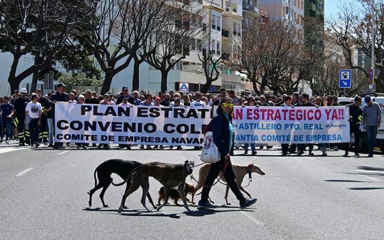 Cabecera de la protesta llegando a las Puertas de Tierra / FOTO: Eulogio García