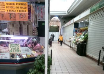 Uno de los pasillos centrales de la plaza / FOTO: DBC
