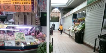 Uno de los pasillos centrales de la plaza / FOTO: DBC