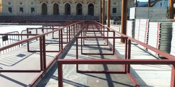 La estructura de la carrera oficial tomando la plaza del Rey / FOTO: DBC