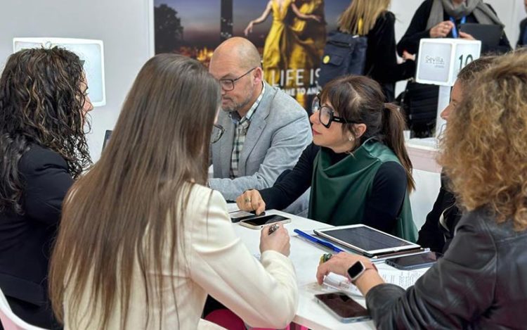 La edil de Turismo en una de sus reuniones en Berlín / FOTO: Ayto.