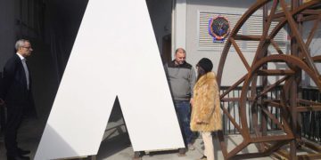 Mures se interesa en los talleres por el proyecto / FOTO: Ayto.