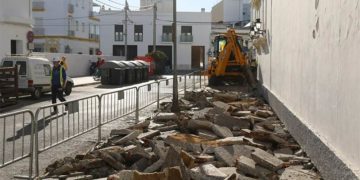 Primeros trabajos en uno de los acerados / FOTO: Ayto.