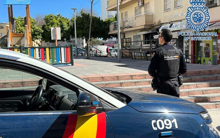 Agente en la zona en la que ocurrieron los hechos / FOTO: Policía Nacional