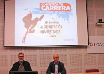 Presentando los detalles de las jornadas / FOTO: UCA