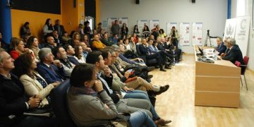 Un momento del concurrido acto de presentación / FOTO: UCA