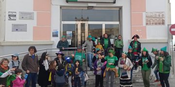 El inicio de la marcha, a las puertas del Columela / FOTO: Marea Verde