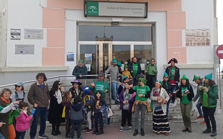 El inicio de la marcha, a las puertas del Columela / FOTO: Marea Verde