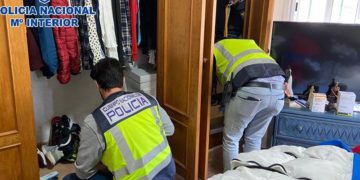 En el registro de una de las viviendas / FOTO: Policía Nacional