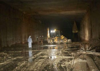 Operando en el túnel tras lograr su desecación / FOTO: APBC