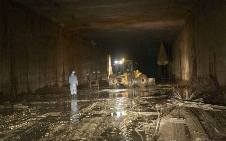 Operando en el túnel tras lograr su desecación / FOTO: APBC