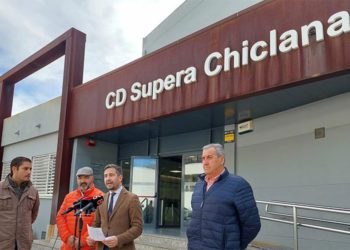 Rueda de prensa a las puertas del complejo deportivo / FOTO: Ayto.