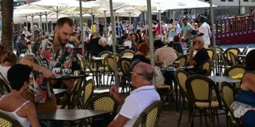 Terraza en la capital gaditana / FOTO: Eulogio García