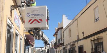 Una de las primeras farolas renovadas en el centro / FOTO: Ayto.