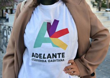 Luciendo camiseta con el logo de la candidatura / FOTO: Eulogio García
