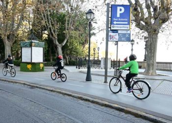 Por el carril bici de la Alameda / FOTO: Eulogio García
