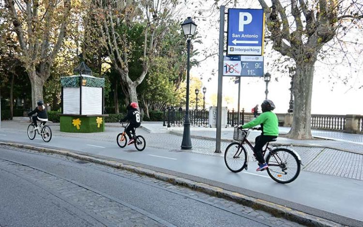 Por el carril bici de la Alameda / FOTO: Eulogio García