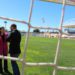 La alcaldesa charla con el presidente del club sobre el verde, en una imagen de 2023 / FOTO: Ayto.