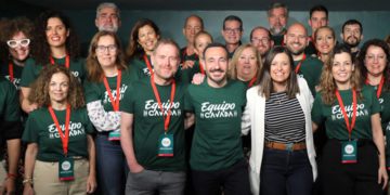 Cavada con parte de su equipo de campaña / FOTO: PSOE