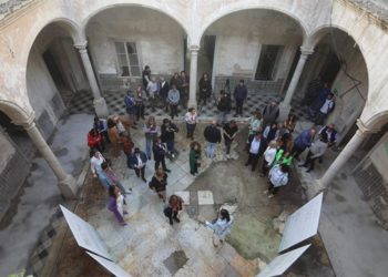 Cavada, acaparando la atención de los presentes en la visita / FOTO: Ayto.