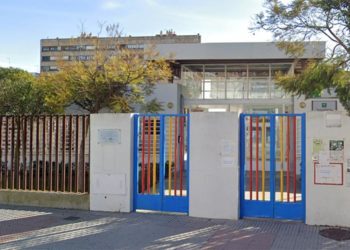 Entrada al colegio Carola Ribed