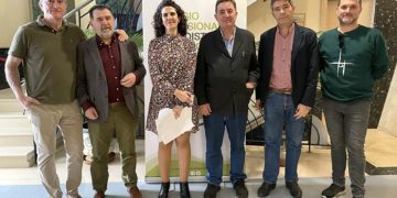 Foto de familia tras la reunión en la sede de la APC / FOTO: CPPA