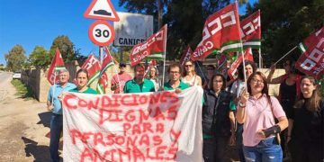 Concentrados a las puertas del centro en 2023 / FOTO: CCOO