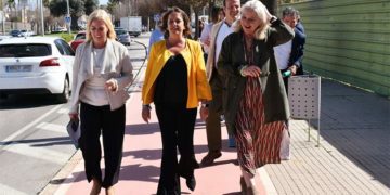 La consejera, entre representantes de la Junta en la provincia / FOTO: Junta