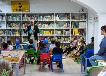 Una pasada actividad con menores en la biblioteca / FOTO: Ayto.