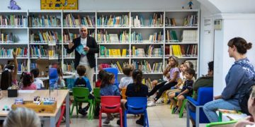 Una pasada actividad con menores en la biblioteca / FOTO: Ayto.
