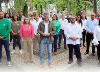 Romero junto al resto de candidatos, posando en el parque de los patos / FOTO: AxSí