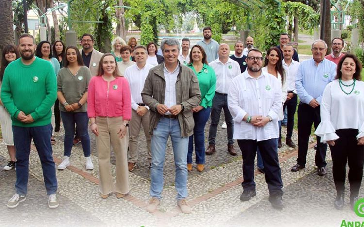 Romero junto al resto de candidatos, posando en el parque de los patos / FOTO: AxSí