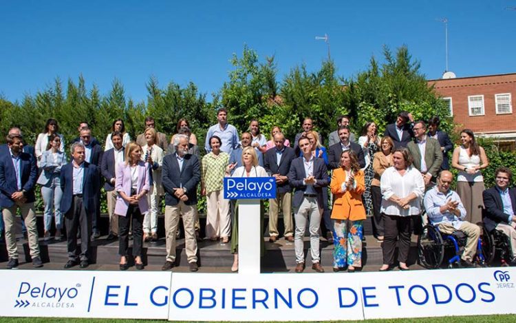 Intervención de la alcaldable arropada por los suyos / FOTO: PP