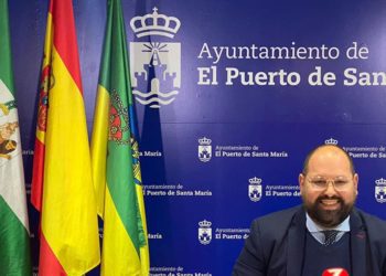 El concejal del PP sonriente en una rueda de prensa / FOTO: Ayto.