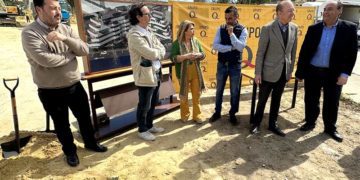 En la primera piedra de primera piedra del Conjunto Residencial Real Escuela / FOTO: Ayto.