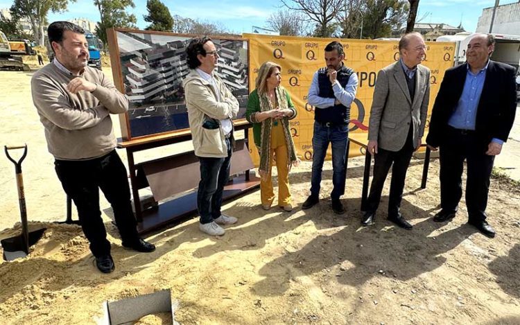 En la primera piedra de primera piedra del Conjunto Residencial Real Escuela / FOTO: Ayto.