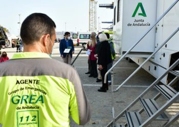 Personal del 112 en un acto ante la prensa de la Junta / FOTO: Eulogio García