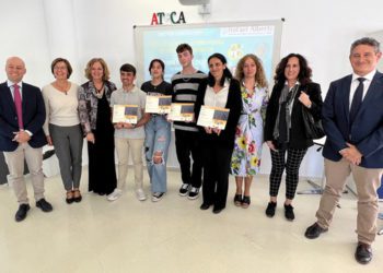 Recibiendo el reconocimiento del INE / FOTO: Junta