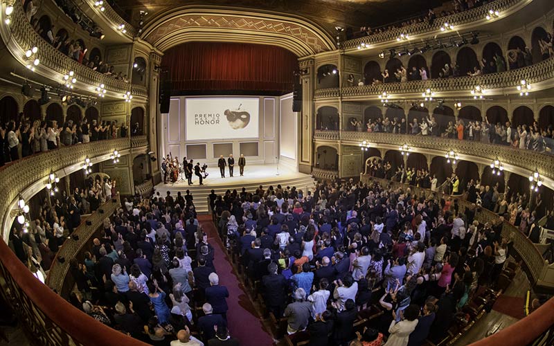 Los Premios Max en/de Cádiz no aburren: “aquí había un teatro, y aquí siempre lo va a haber”