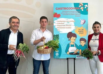 Presentando el cartel del certamen / FOTO: Ayto.