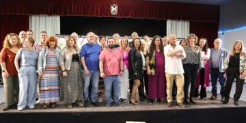 Posado con los candidatos de La confluencia / FOTO: IU