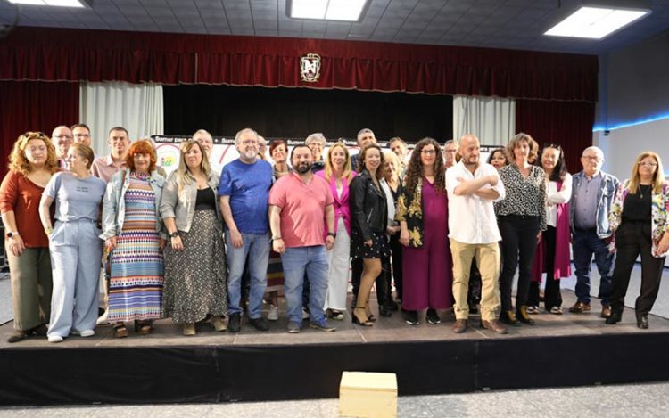 Posado con los candidatos de La confluencia / FOTO: IU