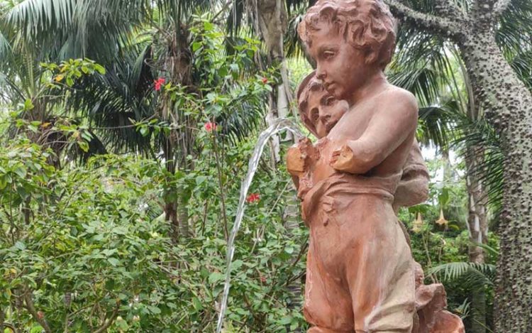 Las esculturas de la fuente amanecían el sábado sin brazos / FOTO: Ayto.